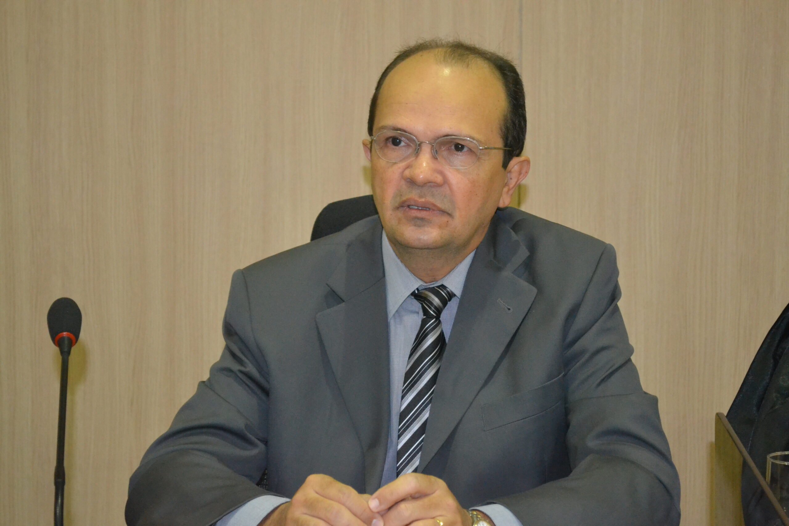 TCE RECEBE A VISITA DO CONS. CALDAS FURTADO - Tribunal de Contas do ...